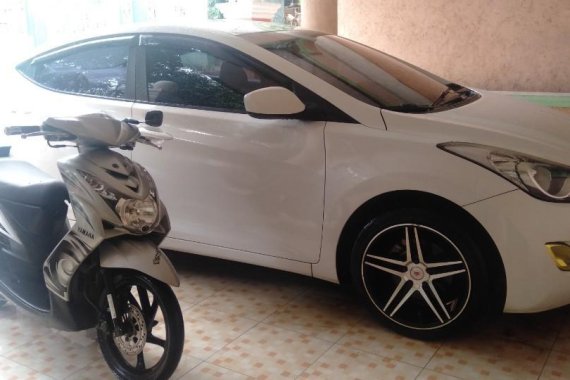 White Hyundai Elantra 2012 for sale in Quezon City