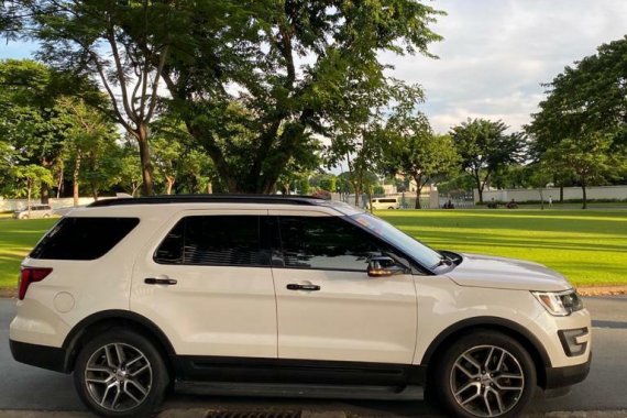 White Ford Explorer 2017 for sale in Manila