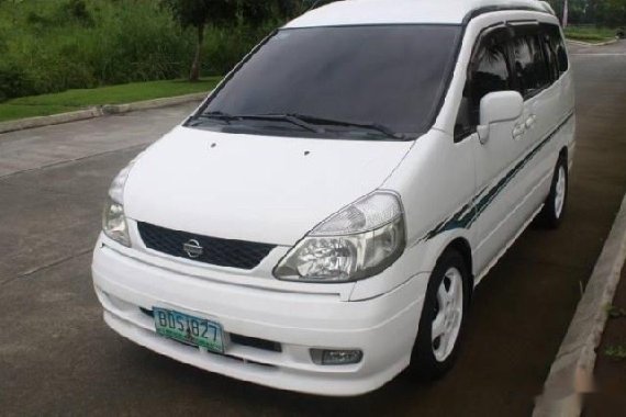 Sell White 2009 Nissan Serena in Manila