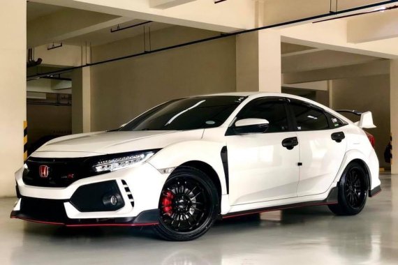 Pearl White Honda Civic 2018 for sale in Manila