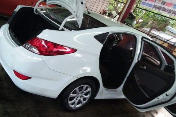 Sell White 2015 Hyundai Accent in Rizal