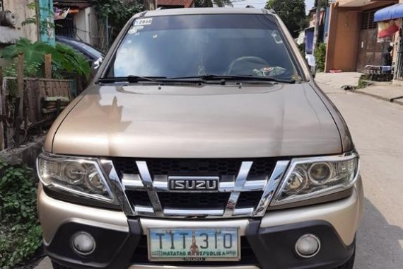 Brown Isuzu Crosswind 2012 for sale in Quezon