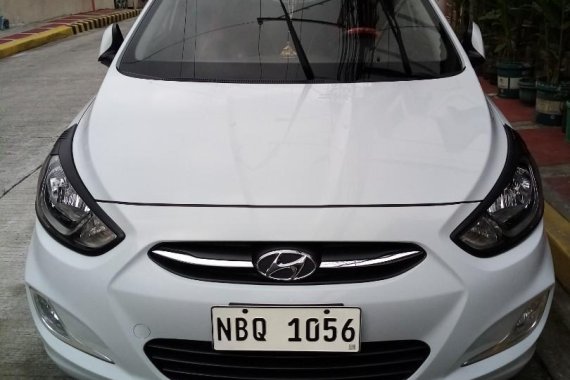 Selling Pearl White Hyundai Accent 2019 in Manila