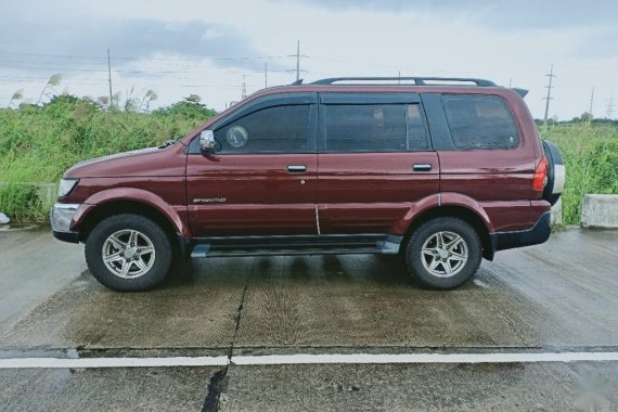 Sell Red 2012 Isuzu Crosswind in Lubao