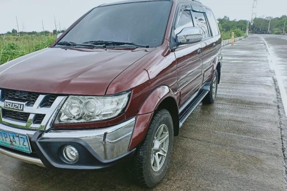 Sell Red 2012 Isuzu Crosswind in Lubao