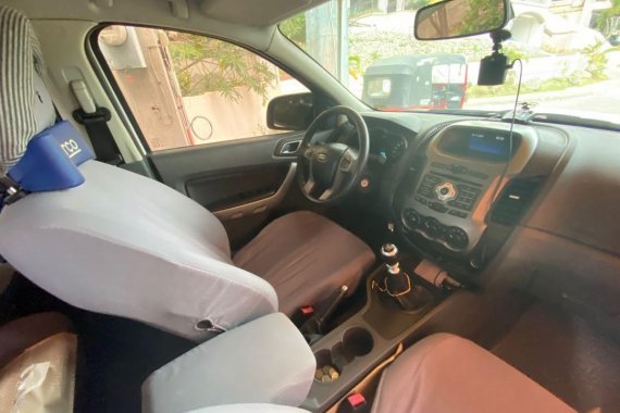 Selling White Ford Ranger XLT 2014 in Davao