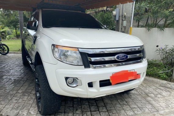 Selling White Ford Ranger XLT 2014 in Davao
