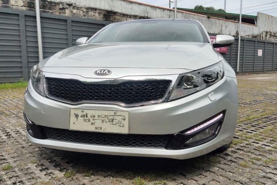 Selling Brightsilver Kia Optima 2013 in Manila