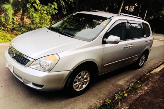 Selling Silver Kia Carnival 2012 in Quezon City