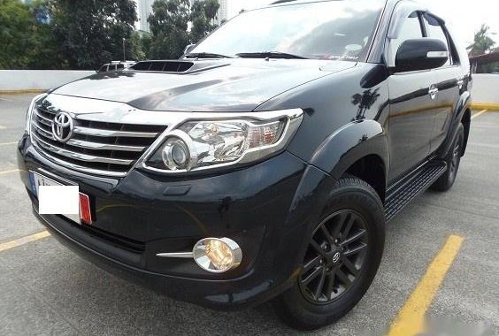 Selling Black Toyota Fortuner 2015 SUV at 28000 km in Manila