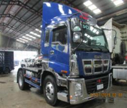 Selling Isuzu E Series EXR 4x2 tractor head prime mover 6 wheel