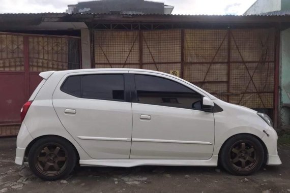 Selling White Toyota Wigo 2014 in Santa Rosa