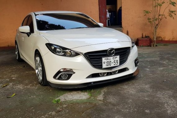 Selling White Mazda 3 2016 in Quezon City