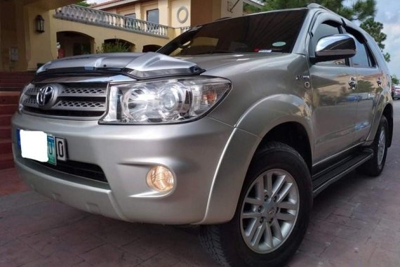 Selling Silver Toyota Fortuner 2010 in Manila