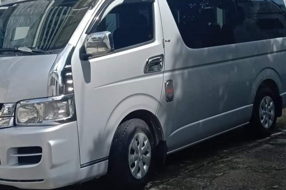 Selling Silver Toyota Hiace 2010 in Paombong