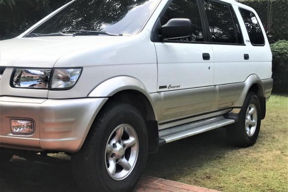 White Isuzu Crosswind 2002 for sale in Quezon City