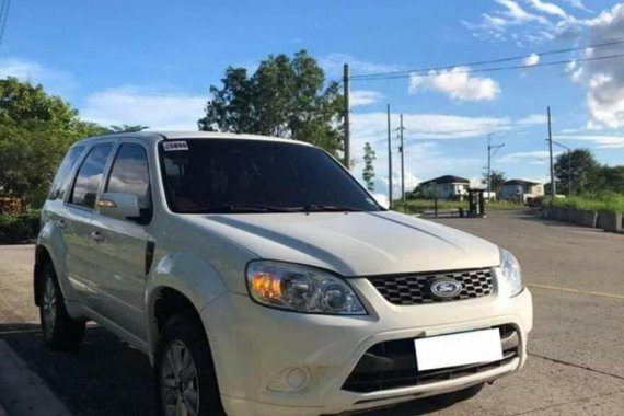 Selling White Ford Escape 2013 in Manila