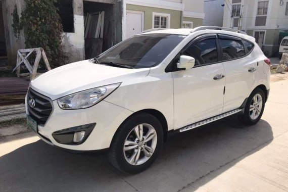 Selling White Hyundai Tucson 2011 in Baliuag