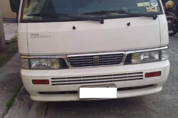 Selling Pearl White Nissan Urvan 2012 in Manila