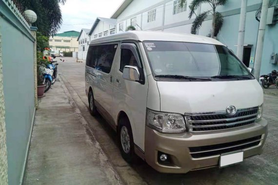 Toyota Hi-Ace Super Grandia 2011