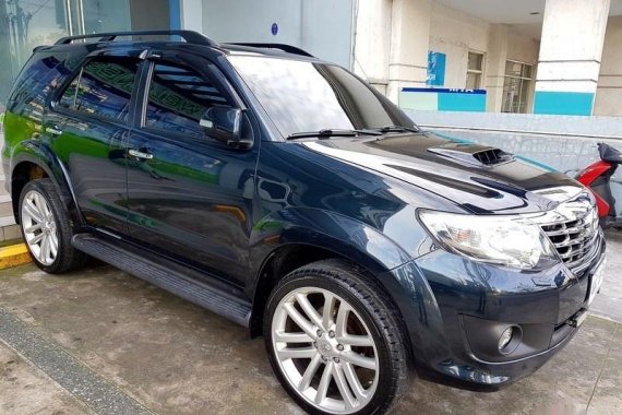 Blue Toyota Fortuner 2014 for sale in Manila