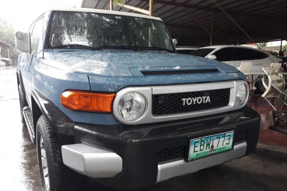 Sell Blue Toyota FJ Cruiser in Manila