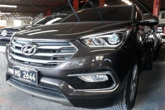 Sell Grey 2016 Hyundai Santa Fe in Manila