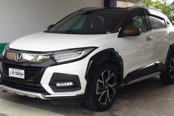 WHITE HONDA HRV 2019