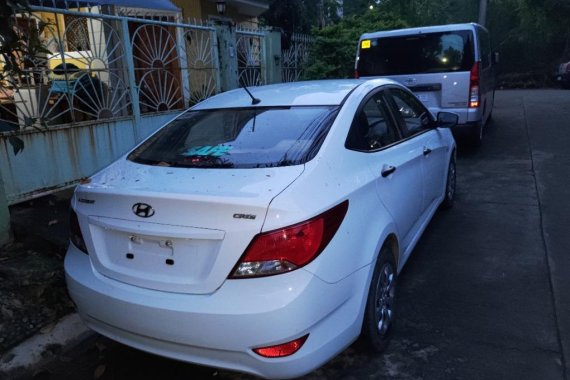 Selling White Hyundai Accent 2004 in Manila