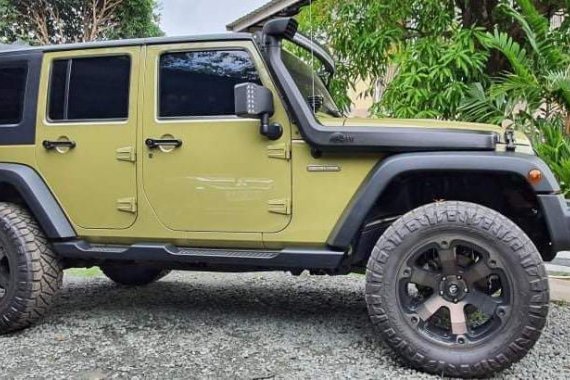 Selling Yellow Jeep Wrangler Rubicon 2014 in Antipolo