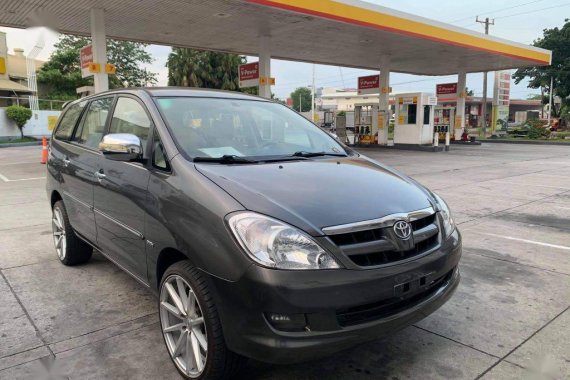 Selling Black Toyota Innova 2005 in Angono