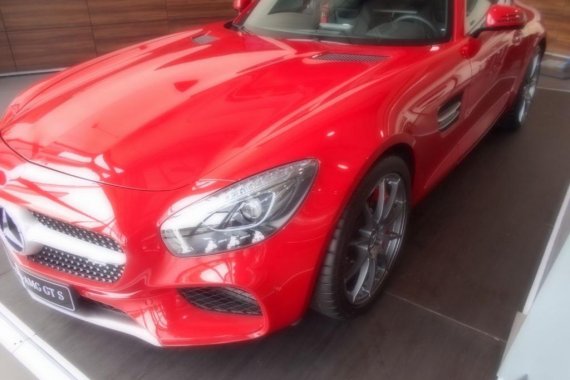 Sell Red 2018 Mercedes Benz in Manila