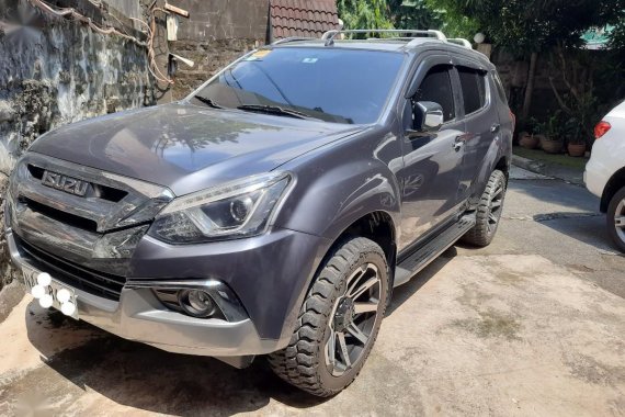 Grey Isuzu Mu-X 2018 for sale in Manila