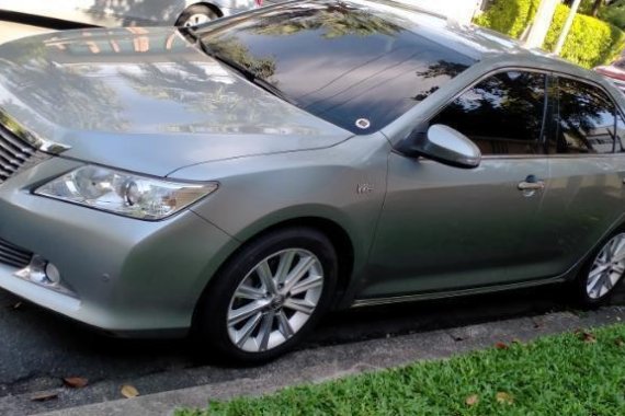 Selling Silver Toyota Camry 2014 in Makati