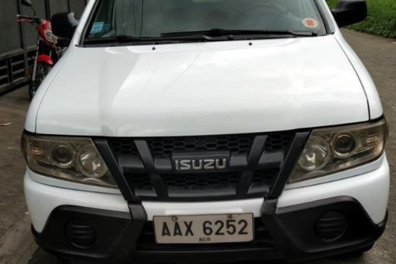 Sell White 2014 Isuzu Crosswind in Rizal