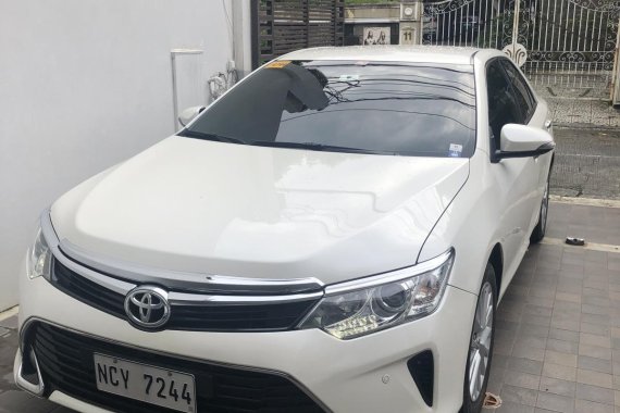 2017 Pearl White Toyota Camry 2.5V AT