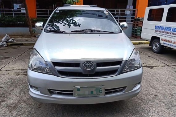 Selling Silver Toyota Innova 2006 in Makati