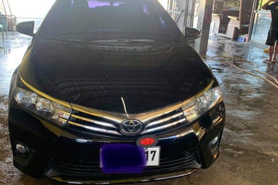 Selling Black Toyota Corolla Altis 2014 in Gapan