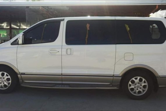 Selling White Hyundai Starex 2010 in Cavite