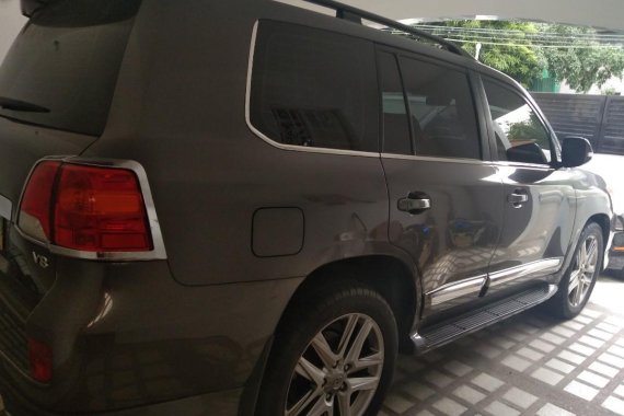 Selling Grey Toyota Land Cruiser 2014 in Makati
