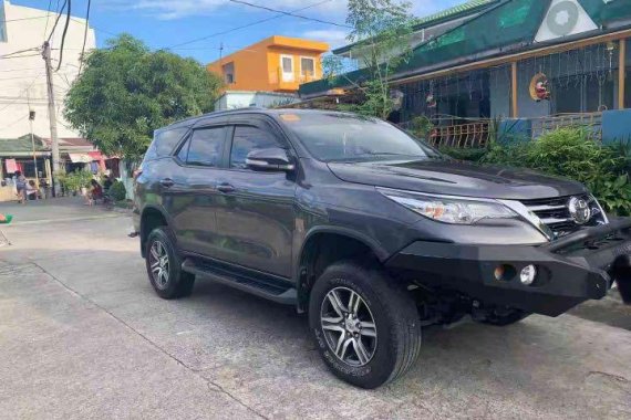 Selling Silver Toyota Fortuner 4X2 2.4L G 2017 in Makati