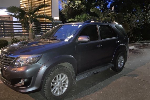 GREY TOYOTA FORTUNER 2012 1st Own FOR SALE IN TAGUIG CITY