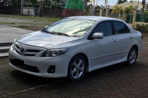 White Toyota Corolla Altis 2011 for sale in Manila