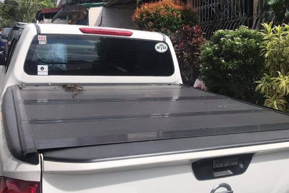 Selling White Nissan Navara Calibre 2015 in Binan