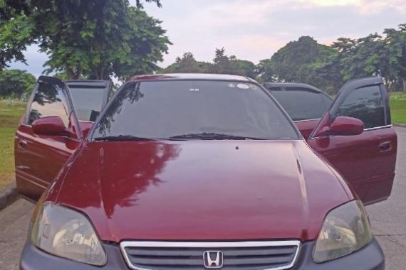 Selling Red Honda Civic 2000 in Carmona