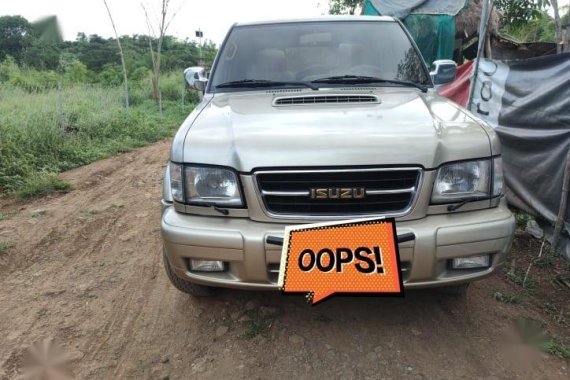 Selling Brightsilver Isuzu Trooper 2005 in Taguig