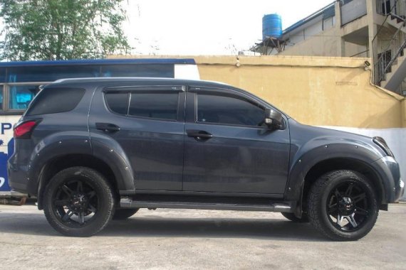 Grayblack Isuzu MU-X 2017 for sale in Bacoor