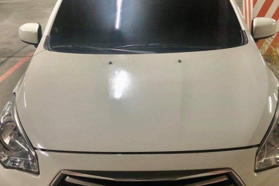 Selling White Mitsubishi Mirage 2015 in Makati