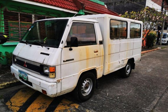 Selling White Mitsubishi L300 2008 in Bacoor