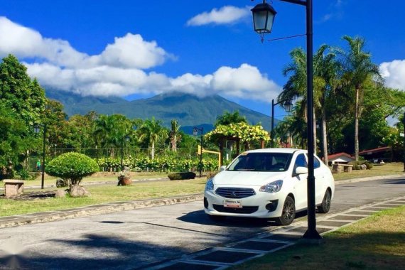 Selling White Mitsubishi Mirage 2015 in Makati